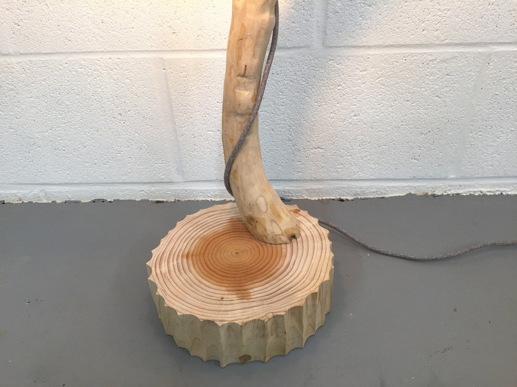 Lampe cédre bois sculpté