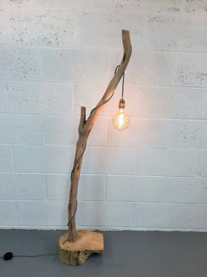 ampoule filament moderne design mobilier en bois