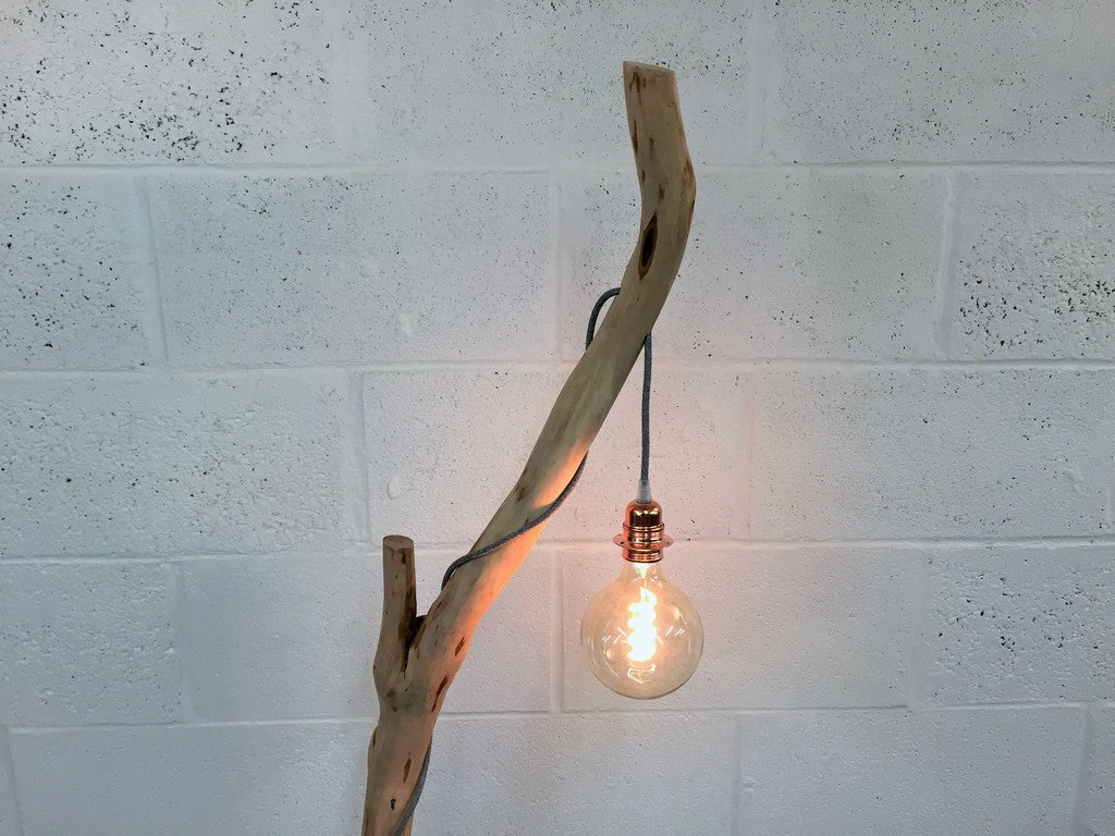 lampadaire en bois grande lampe pour le salon salle à manger original et tendance